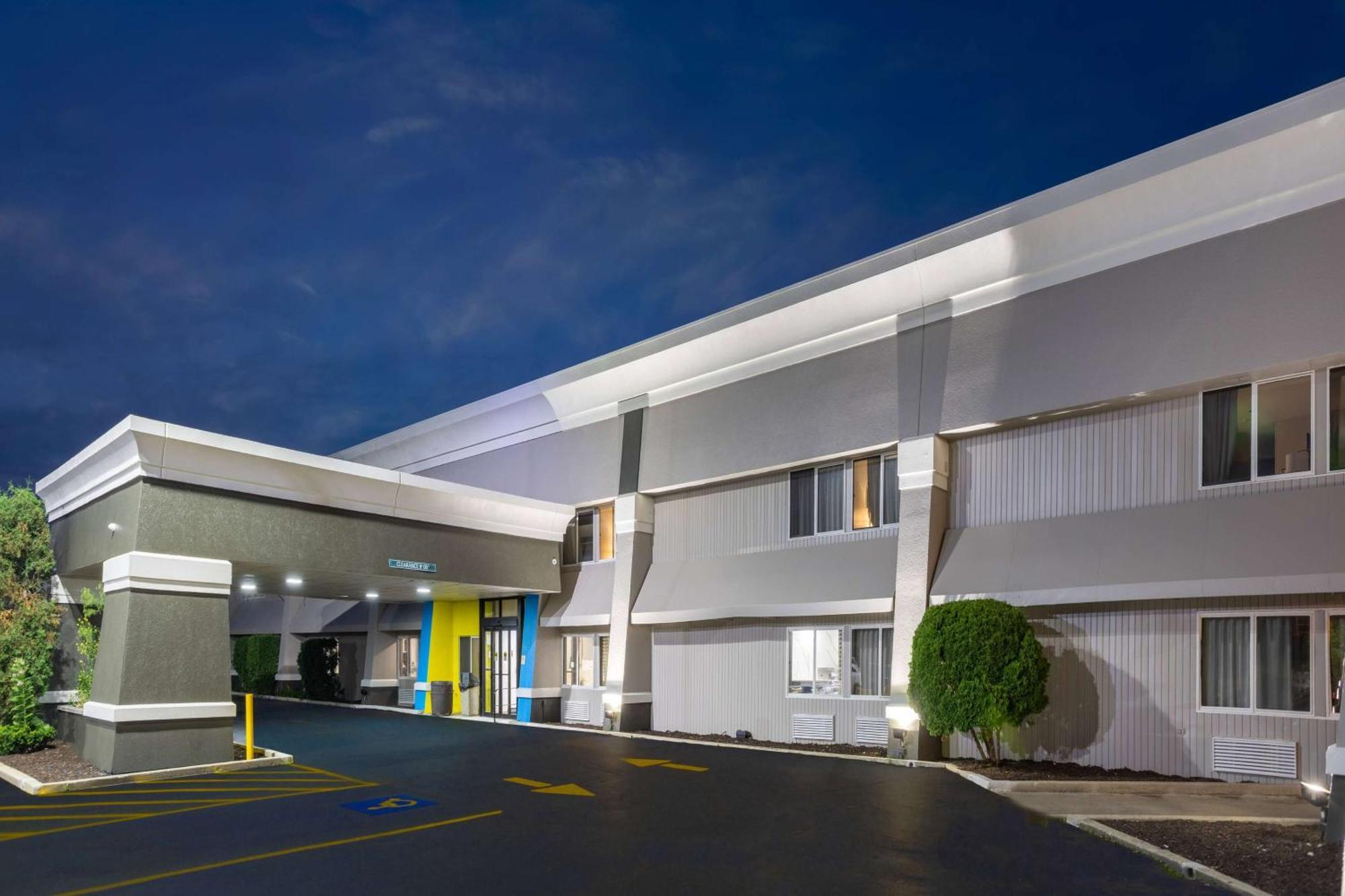 Days Inn By Wyndham Pleasant Prairie Kenosha Exterior foto